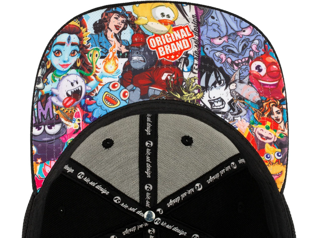 Rie:sel The Cro:wn Stickerbomb Basecap 4 Rie:sel The Cro:wn Stickerbomb Basecap – Bild 2